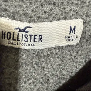 Hollister Charcoal Crewneck Sweatshirt with Gold Accents Size M thumbnail 4