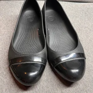 Crocs Cap Toe‎ Flat Ballet Slip On Size 8 Black thumbnail 2