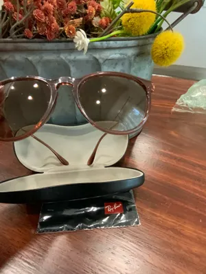 Authentic Ray-Ban sunglasses featRay-Ban Sunglasses with Case and Cleaning Cloth thumbnail 12