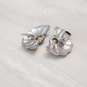 Vintage Clip On Earrings Extra Large Silver/Gold Tone Fan Shape - Loose Clips thumbnail 7