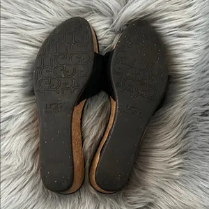 VGUC UGG Women's Black Slide Sandals Suede sz 8 thumbnail 6