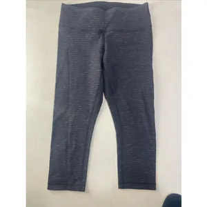 Lululemon‎ gray and black textured athletic capri leggings Size 8 thumbnail 2