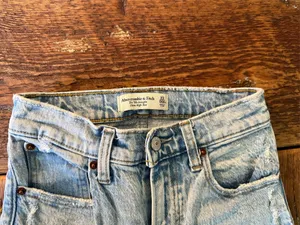 Abercrombie Ultra High-Rise 90s Straight Jeans thumbnail 3