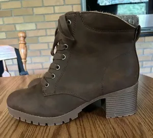 Time and Tru Brown Boot Heels Women’s Size 8.5 thumbnail 1
