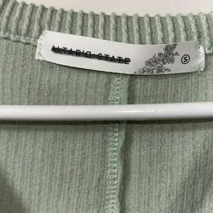 Altar’d State Green Ribbed Crop Pull on V-neck Top(Size Small) thumbnail 7