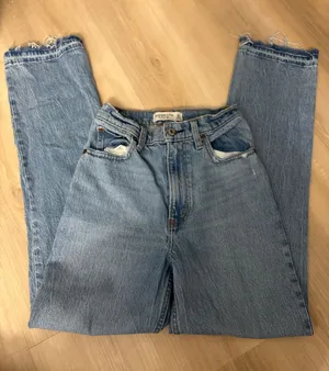 Abercrombie Straight High-Rise 90s Jeans Curve Love thumbnail 1