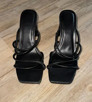Black heels forever, 21 thumbnail 1