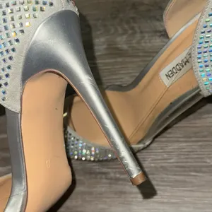 Gorgeous Steve Madden Silver Heels thumbnail 7