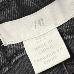 H&M Women’s High-Rise Black Straight Jeans Size 4 (Good Condition) thumbnail 3