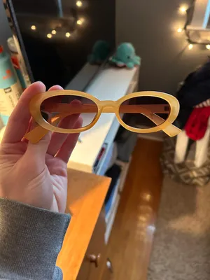 Sunglasses thumbnail 2
