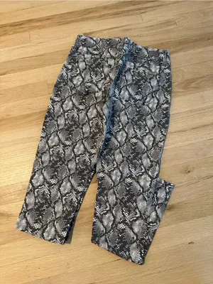 Seven7 Women's Snake Print Skinny Jeans in Black & Gray thumbnail 2