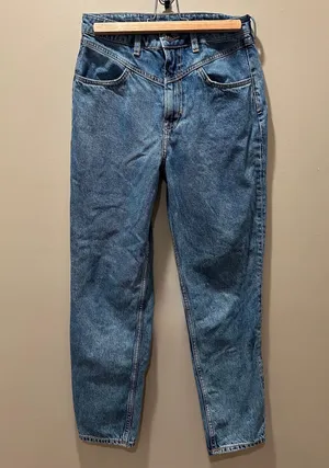Mom Jeans thumbnail 1