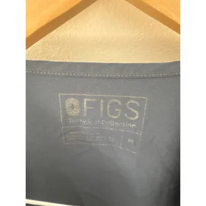 FIGS‎ Technical Collection Navy Blue V-Neck Scrub Top Size Medium Pocket thumbnail 2