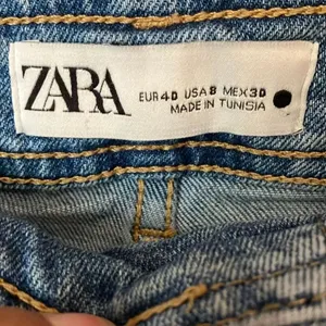 Zara High Rise Medium Wash Non Ripped Frayed Hem super wide leg Sz 8 #771 thumbnail 6
