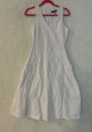Banana‎ Republic White Eyelet Sleeveless V-Neck Midi Dress with Pockets Size 2 thumbnail 1