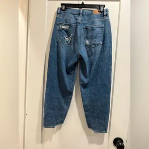 American Eagle Outfitters Distressed Blue Ankle X Short Jeans‎ Size 2 thumbnail 2