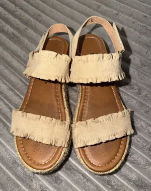 Pierre Dumas Women's Beige Wedges Size 6 thumbnail 1