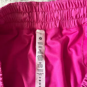 Lululemon Hotty Hot Low-Rise Short 2.5" thumbnail 6