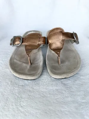 UGG Gypsy Patent Leather Flip Flop Sandal Gold Size 6 Womens thumbnail 4