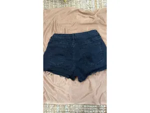 Forever 21 NWOT Size M Black Studded Denim Shorts thumbnail 3