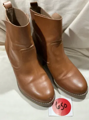 Woman’s Mossimo Cowboy Ankle Boot With Heel Brown Leather 6 1/2 thumbnail 1