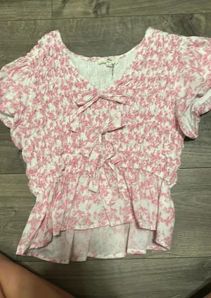 Pink floral boutique top Size L thumbnail 1