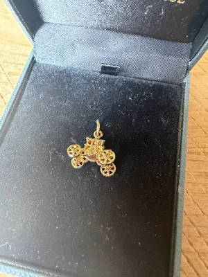 Royal State Coach Carriage Gold Tone Charm Brittish England Royals Collectible thumbnail 3