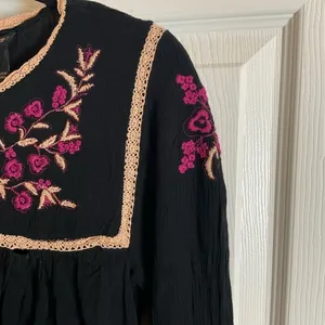 Forever 21 Black Mini Dress Pink Floral Embroidery Peasant Boho Bell Sleeve M thumbnail 6
