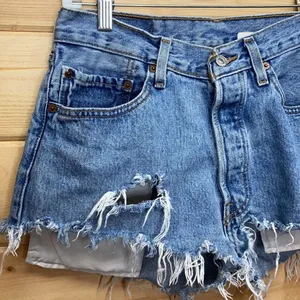 Levi's 501 Distressed Cut Off Shorts 32 thumbnail 2