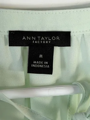 Ann Taylor Factory Mint Green Tie-Neck Short Sleeve Blouse Size M thumbnail 2