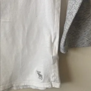 Abercrombie & Fitch 3/4” Sleeve Gray & White jersey tee size small vintage Y2K thumbnail 2