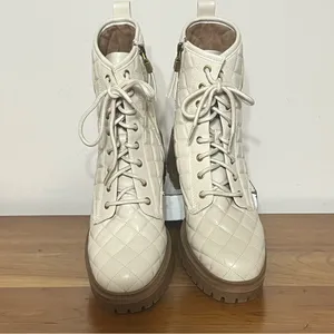 Sam & Libby‎ Women's Otis Quilted Heeled Ankle Boot In Soft Eggshell Size 9 thumbnail 4