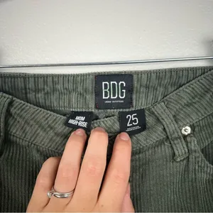 BDG Women's Mom High Rise Corduroy Dark‎ Green Pants Sz 25 thumbnail 5