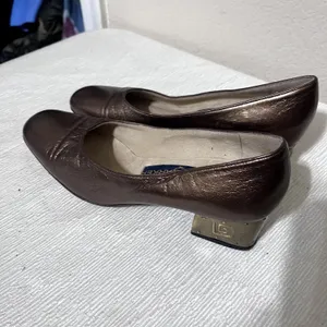 Joel Parker Italy Bronze Metallic Leather Block Heel Pumps Greek Key Detail sz 5 thumbnail 3