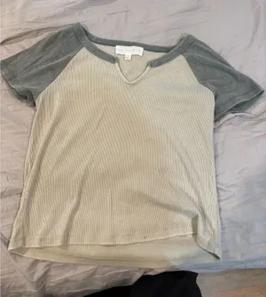 Baby Tee Tan Size M thumbnail 1