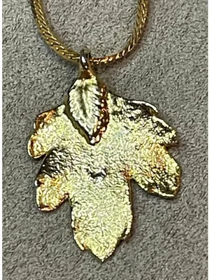 Vintage Gold Tone Leaf Pendant Necklace thumbnail 6