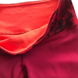 Lululemon Wunder Under Crop III *Reversible Cranberry / Alarming Sz 4 thumbnail 13