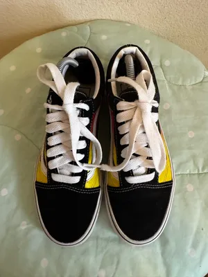 Vans Old Skool vibrant red and yellow flame graphic on a black Womena Size 6.5 thumbnail 3