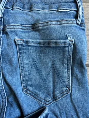 MOTHER Women's the looker Crop Jeans - Medium Blue Wash thumbnail 5