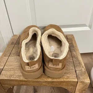 UGG Classic Micro Genuine Shearling Lined Slip-On in Chestnut Size US 10 thumbnail 4