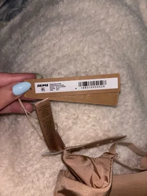 SKIMS Push-Up Bra Wireless Form thumbnail 3
