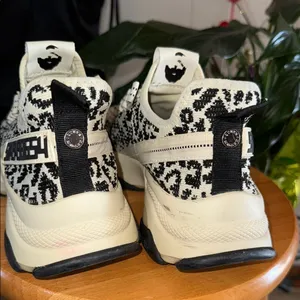 Steve Madden Stylish Black and White Women's Sneakers thumbnail 6