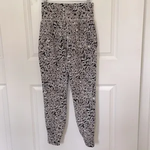 Athleta Salutation Textured Joggers Small Loungewear Activewear thumbnail 4