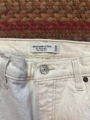 ABERCROMBIE & FITCH 90s STRAIGHT ULTRA HIGH RISE WHITE JEANS thumbnail 2