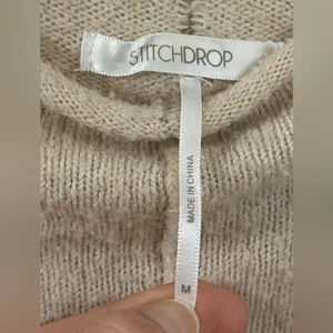 Cozy Women's Beige Sweater Size M thumbnail 4