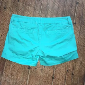 American Eagle green cuffed midi size 2 shorts thumbnail 3