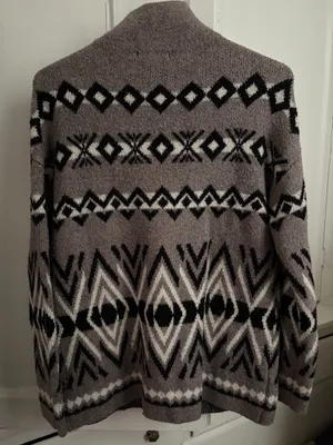 Cozy Geometric Turtleneck Sweater & Pom Beanie - Grey/Black XS thumbnail 6