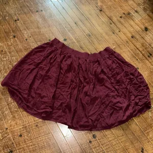 Brandy Melville maroon O/S flowy gathered elastic waist mini skirt thumbnail 3