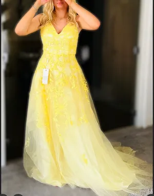 Yellow Lace Prom Dress with Corset Back – Approx. Size 6 (NWT) thumbnail 2