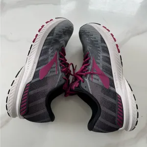 Brooks Women's Athletic Shoes in Gray and Pink thumbnail 8